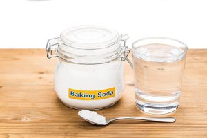 Baking soda và nước, nguyên liệu làm sạch trang sức bạc tại nhà