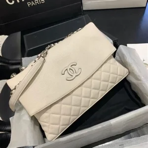 Túi xách "affordable luxury"