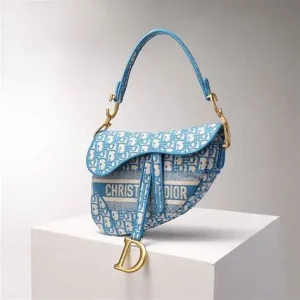 Mẫu túi xách hot nhất hiện nay - Dior Saddle