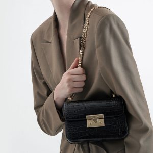 Mẫu túi hot hiện nay - Túi Crossbody