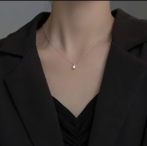 Vì sao cần biết cách chọn vòng cổ bạc?